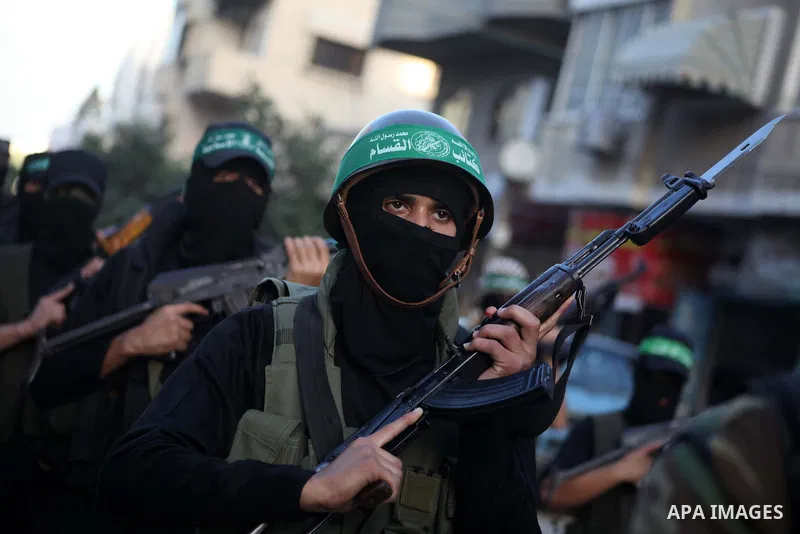 Palestinian members of al-Qassam brigades, the armed wing of the Hamas movement, take part in an anti-Israel parade in Gaza City December 2, 2012. Eight days of Israeli air strikes on Gaza and cross-border Palestinian ro...