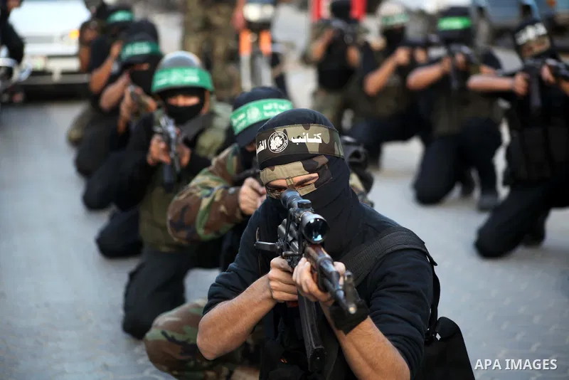 Palestinian members of al-Qassam brigades, the armed wing of the Hamas movement, take part in an anti-Israel parade in Gaza City December 2, 2012. Eight days of Israeli air strikes on Gaza and cross-border Palestinian ro...