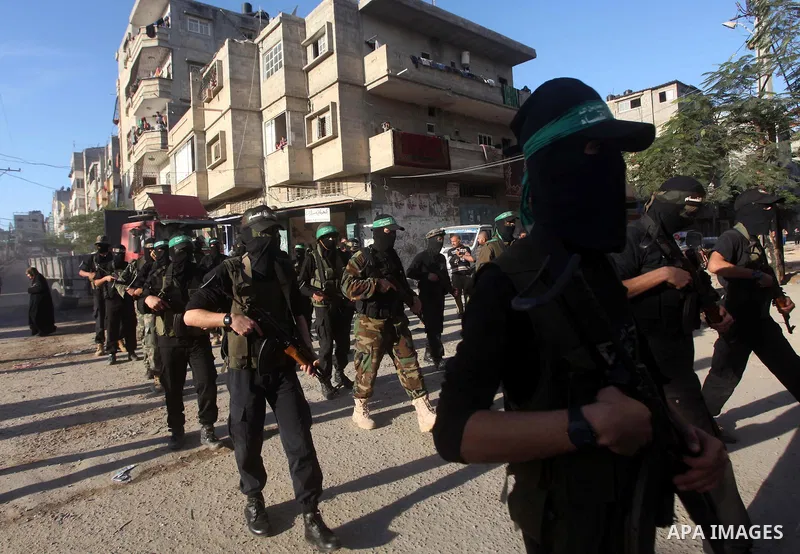 Palestinian members of al-Qassam brigades, the armed wing of the Hamas movement, take part in an anti-Israel parade in Gaza City December 2, 2012. Eight days of Israeli air strikes on Gaza and cross-border Palestinian ro...