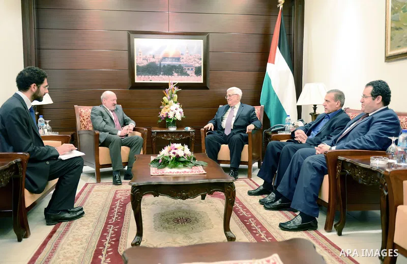 Palestinian President Mahmoud Abbas meets with the French Consul in the West Bank city of Ramallah, Dec, 03, 2012. Photo by Thaer Ganaim