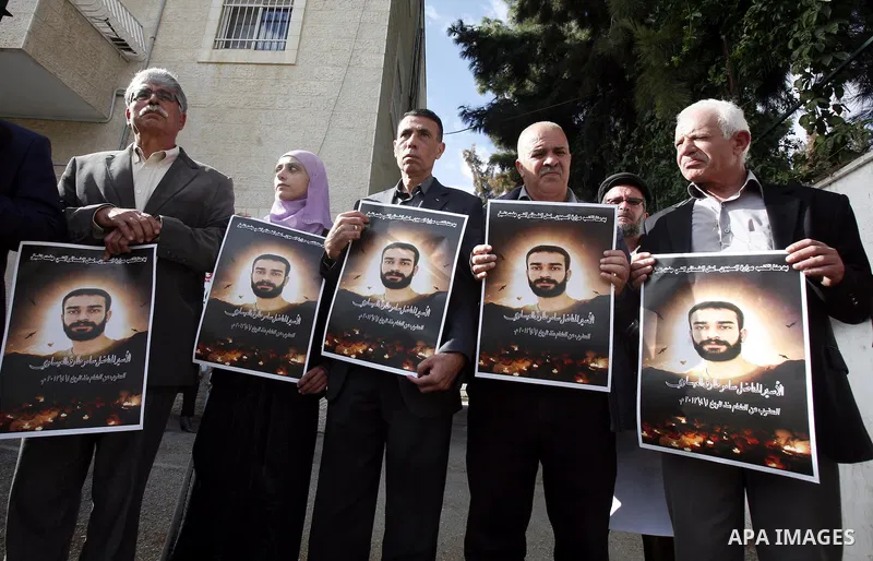 Palestinians hold portraits of prisoner Samer Issawi who is on a hunger strike, as they protest for his release in Jerusalem, 03 December 2012. Photo by Mahfouz Abu Turk