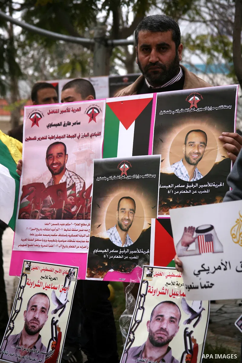 Palestinians shout slogans during a protest in the West Bank city of Hebron on Dec. 04, 2012 in solidarity with the prisoners on hunger strike for nearly four months in Israeli jails. Photo by Mamoun Wazwaz