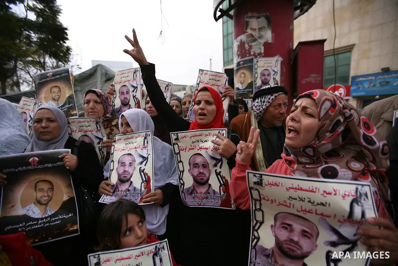 Palestinian women shout slogans during a protest in the West Bank city of Hebron on Dec. 04, 2012 in solidarity with the prisoners on hunger strike for nearly four months in Israeli jails. Photo by Mamoun Wazwaz