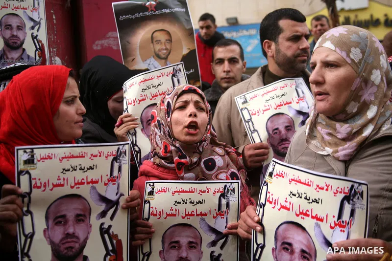 Palestinian women shout slogans during a protest in the West Bank city of Hebron on Dec. 04, 2012 in solidarity with the prisoners on hunger strike for nearly four months in Israeli jails. Photo by Mamoun Wazwaz