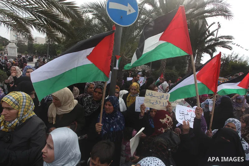 Palestinians hold national flags during a rally to support reconciliation between rival Palestinian factions in Gaza city on 04 Dec, 2012. Palestinian President Mahmud Abbas pledged Sunday to resume efforts at reconcilia...