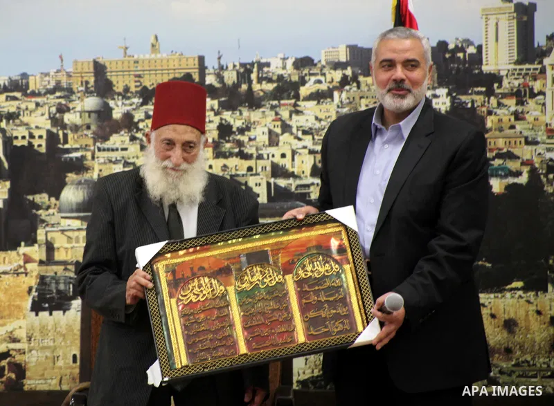 Palestinian Prime Minister in Gaza Strip, Ismail Haniyeh meets with Shaykh al-Mujahideen Sheikh Hafez Salama, in Gaza city on Dec. 05, 2012. Photo by Ashraf Amra