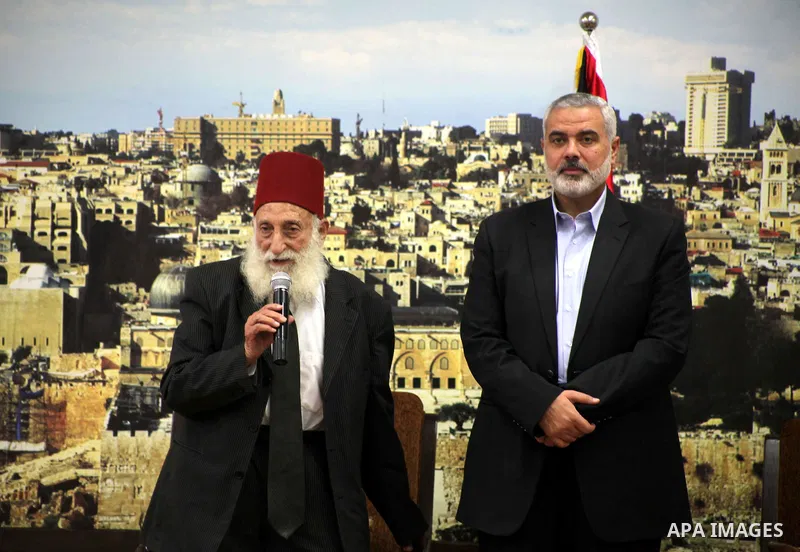 Palestinian Prime Minister in Gaza Strip, Ismail Haniyeh meets with Shaykh al-Mujahideen Sheikh Hafez Salama, in Gaza city on Dec. 05, 2012. Photo by Ashraf Amra