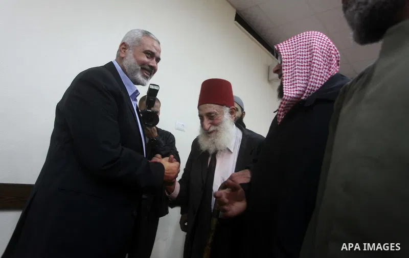 Palestinian Prime Minister in Gaza Strip, Ismail Haniyeh meets with Shaykh al-Mujahideen Sheikh Hafez Salama, in Gaza city on Dec. 05, 2012. Photo by Ashraf Amra