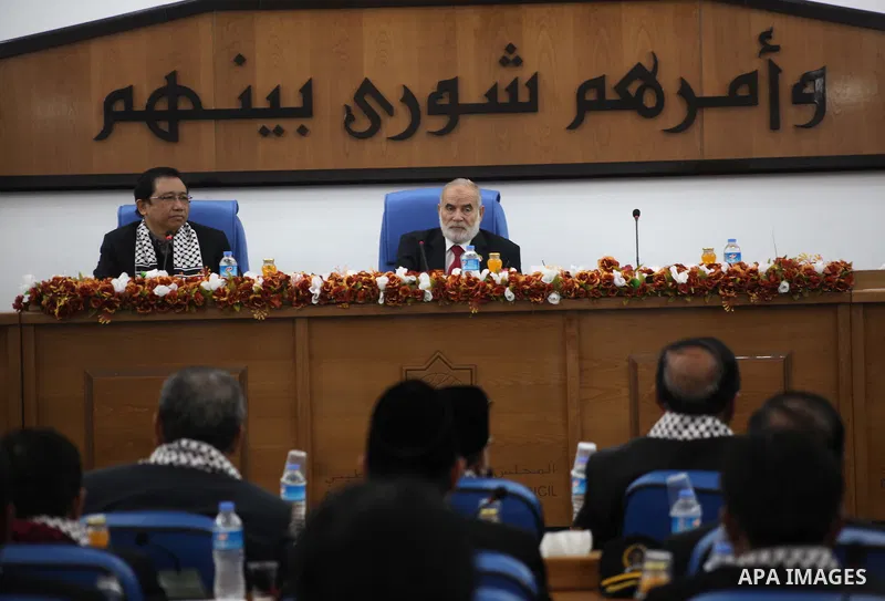 The spokesman of the Palestinian Parliament in Gaza Strip, Ahmed Bahar meets with Chairman of the Indonesian Parliament at the Legislative Council in Gaza city on Dec. 05, 2012. Photo by Ashraf Amra