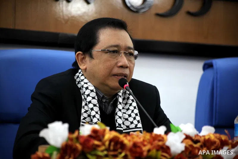 The spokesman of the Palestinian Parliament in Gaza Strip, Ahmed Bahar meets with Chairman of the Indonesian Parliament at the Legislative Council in Gaza city on Dec. 05, 2012. Photo by Ashraf Amra