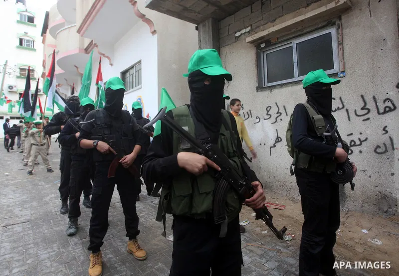 Palestinian members of al-Qassam brigades, the armed wing of the Hamas movement, take part in an anti-Israel parade in Gaza City December 5, 2012. Eight days of Israeli air strikes on Gaza and cross-border Palestinian ro...