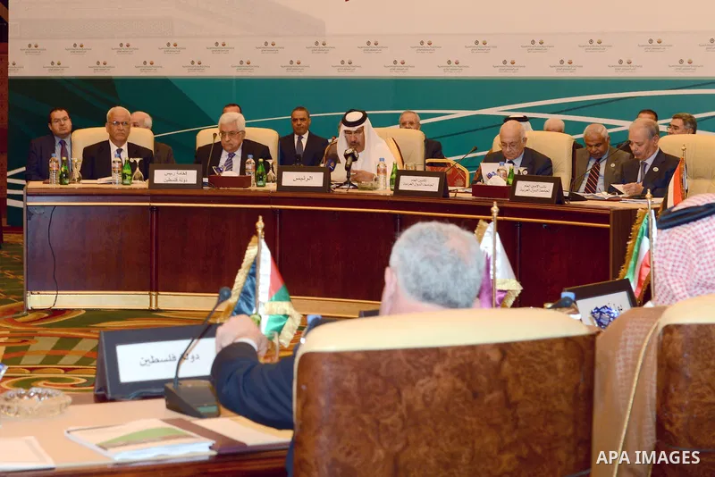 Palestinian President Mahmoud Abbas meets with the The Arab Higher Monitoring Committee in Doha, December 9, 2012. Photo by Thaer Ganaim