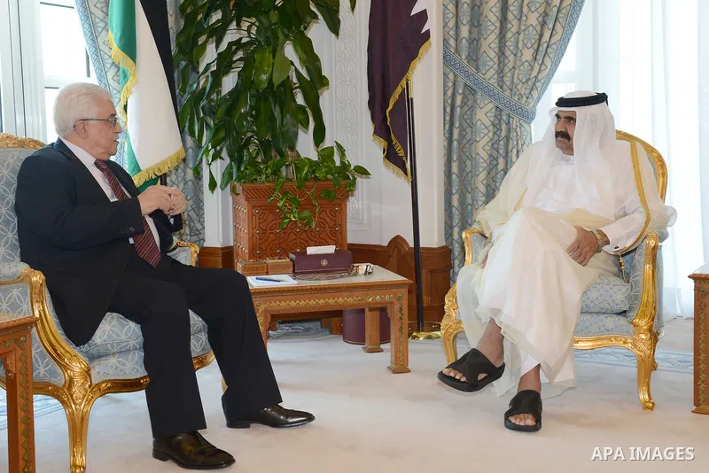 Palestinian President Mahmoud Abbas meets with Qatari Emir, Sheikh Hamad bin Khalifa Al-Thani, in Doha on December 10, 2012. Photo by Thaer Ganaim