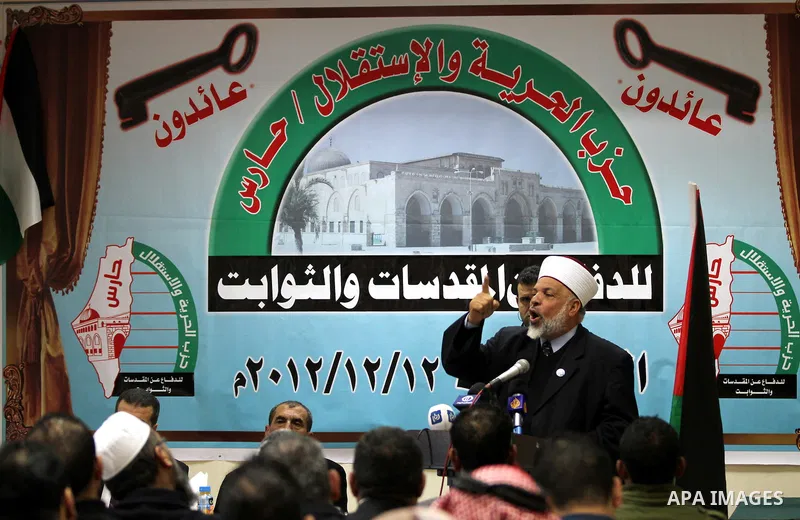 Sheikh Taysir Tamimi, speaks during a press conference in the West Bank city of Ramallah, 12 December 2012, where he announced the launch of his political party in the Palestinian "Freedom and Independence Party - "Hares...