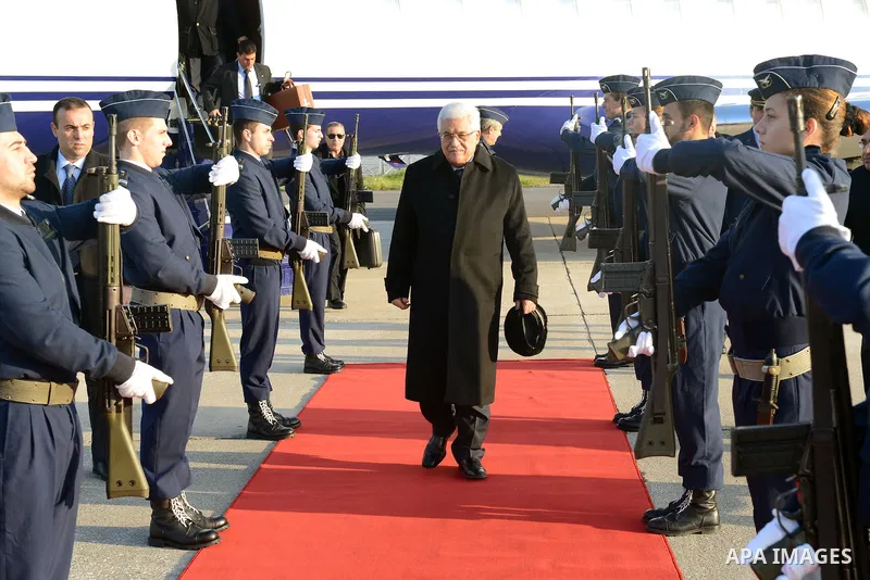 Palestinian President Mahmoud Abbas access to the Bulgarian capital of Lisbon in Lisbon, on Dec. 12, 2012. Photo by Thaer Ganaim