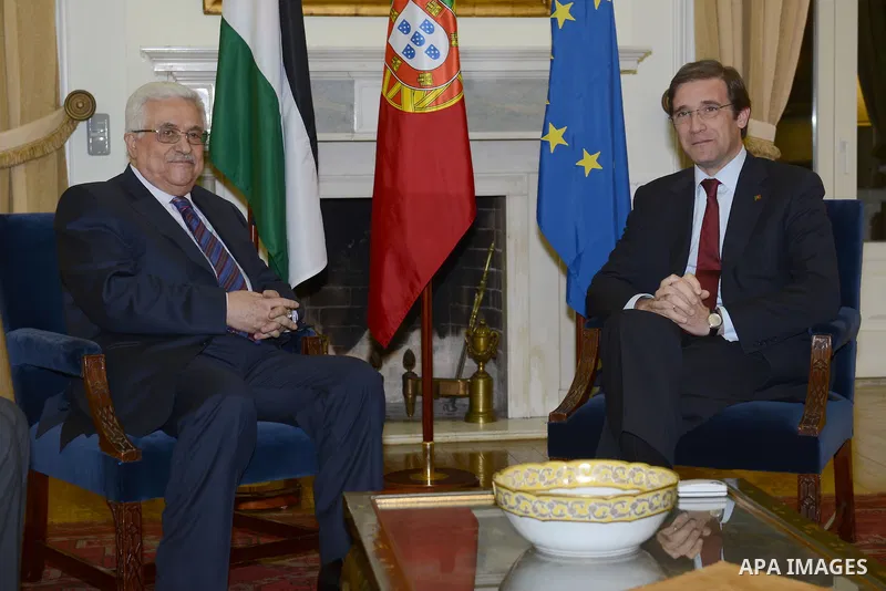 Palestinian President Mahmoud Abbas meets with Bulgarian Prime Minister in Lisbon, on Dec. 12, 2012. Photo by Thaer Ganaim