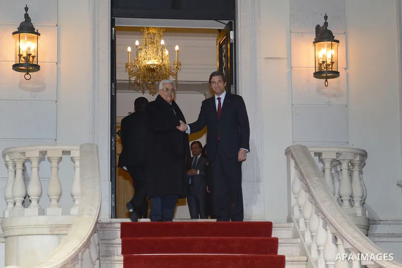 Palestinian President Mahmoud Abbas meets with Bulgarian Prime Minister in Lisbon, on Dec. 12, 2012. Photo by Thaer Ganaim