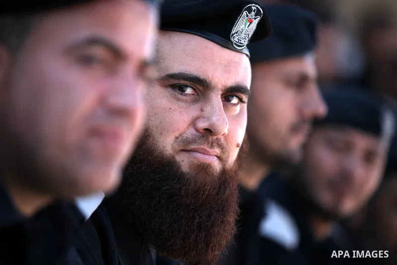 Palestinian police men take part in a graduation ceremony for members of Hamas security forces in Gaza City December 17, 2012. Photo by Majdi Fathi