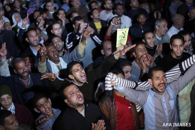 Protesters opposing Egypt's President Mohamed Mursi shout slogans as they demonstrate in front of the presidential palace in Cairo December 18, 2012. Opponents of Mursi staged protests in Cairo on Tuesday against an Isla...