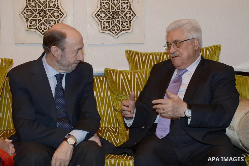 Palestinian President Mahmoud Abbas (Abu Mazen), meets with Secretary General of the Spanish Socialist Party in Spanish capital Madrid, on Dec.18, 2012. Photo by Thaer Ganaim