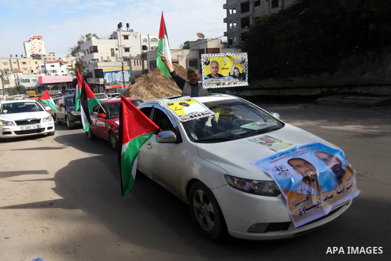 Palestinians hold pictures of prisoners held in the Israeli jails during a rally in Gaza city on December 19, 2012. in solidarity with hunger-striking detainees held by Israel to demand their release from detention witho...