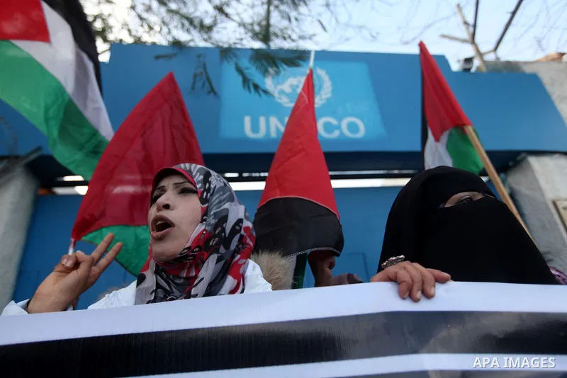 Palestinian women chant slogans during a protest calling for stop against women violence by Israeli forces in Gaza City, on Dec. 20, 2012. Photo by Majdi Fathi