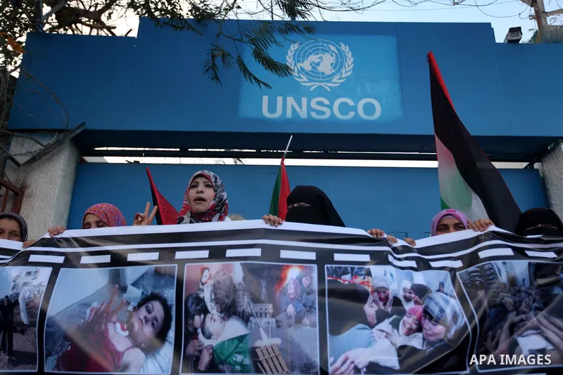 Palestinian women chant slogans during a protest calling for stop against women violence by Israeli forces in Gaza City, on Dec. 20, 2012. Photo by Majdi Fathi