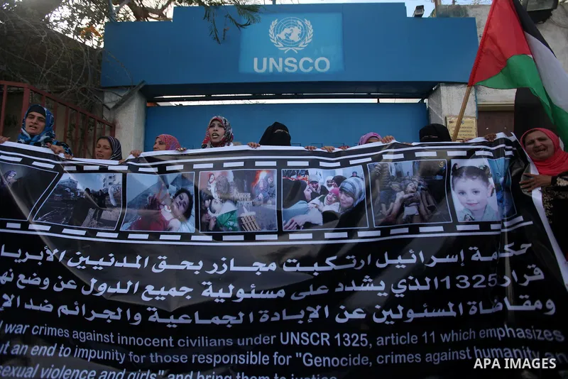 Palestinian women chant slogans during a protest calling for stop against women violence by Israeli forces in Gaza City, on Dec. 20, 2012. Photo by Majdi Fathi
