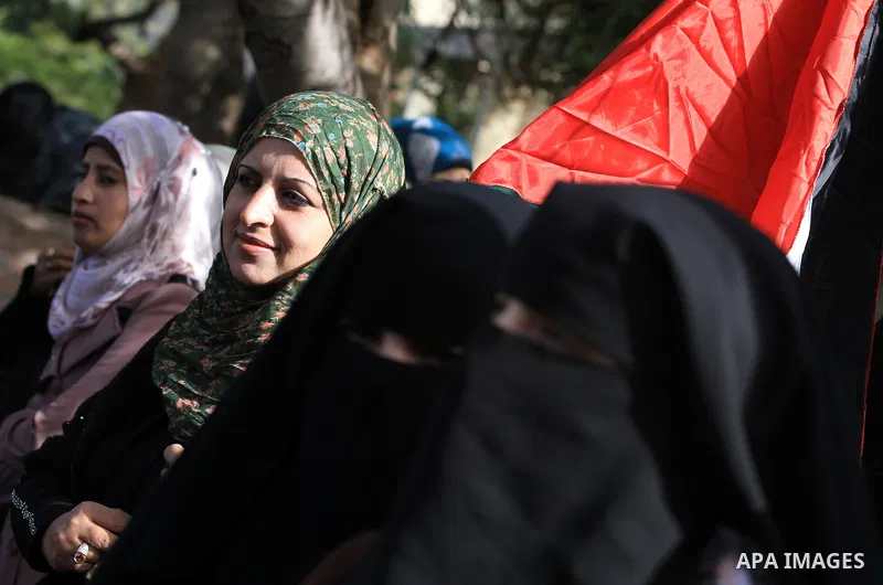 Palestinian women chant slogans during a protest calling for stop against women violence by Israeli forces in Gaza City, on Dec. 20, 2012. Photo by Majdi Fathi