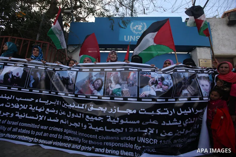 Palestinian women chant slogans during a protest calling for stop against women violence by Israeli forces in Gaza City, on Dec. 20, 2012. Photo by Majdi Fathi