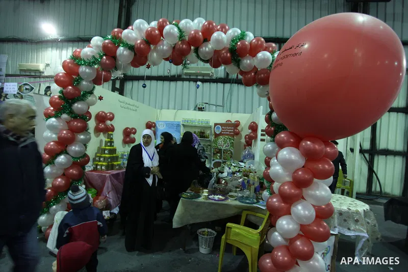 Palestinians attend the opening of the first winter shopping festival in the West Bank city of Ramallah, 21 December 2012. Photo by Issam Rimawi