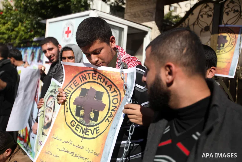 A Palestinian man holds posters demonstrate in support of Palestinian prisoners held in Israeli jails, some of whom are observing a hunger strike, in Gaza City on December 22, 2012. Photo by Majdi Fathi