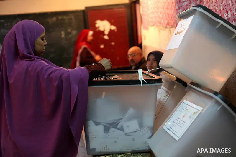 An Egyptian woman casts her ballot at a polling station during the second round of a referendum on a new draft constitution in Giza, south of Cairo, on December 22, 2012. Egyptians are voting in the final round of a refe...