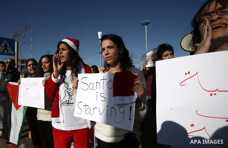 Protesters hold placards during a demonstration in Jerusalem calling for the release of Palestinian prisoners from Israeli jails December 23, 2012. Photo by Mahfouz Abu Turk