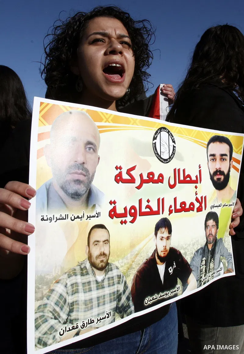 Protesters hold placards during a demonstration in Jerusalem calling for the release of Palestinian prisoners from Israeli jails December 23, 2012. Photo by Mahfouz Abu Turk