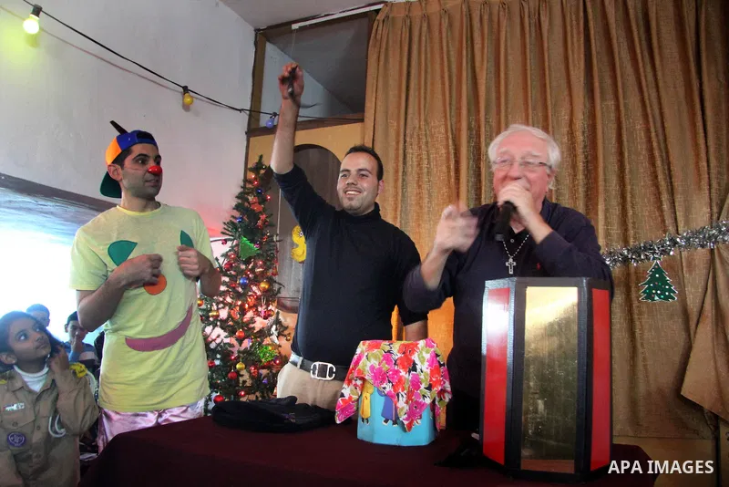 Palestinians Christian take part in the celebrations at a church of Deir Latin, during Christmas celebrations in Gaza city, on December 24, 2012. Photo by Ezz al-Zanoon