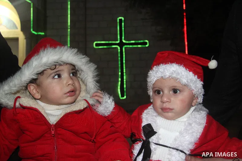 Palestinian children dressed as Santa Claus during Christmas celebrations otside the Church of Deir Latin in Gaza city, on December 24, 2012. Photo by Ezz al-Zanoon