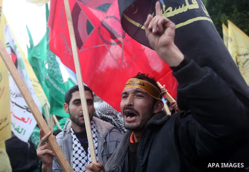 Palestinian demonstrators take part in a protest calling for the release of Palestinian prisoners from Israeli jails in Gaza city, December 26, 2012. Photo by Majdi Fathi