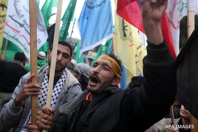 Palestinian demonstrators take part in a protest calling for the release of Palestinian prisoners from Israeli jails in Gaza city, December 26, 2012. Photo by Majdi Fathi