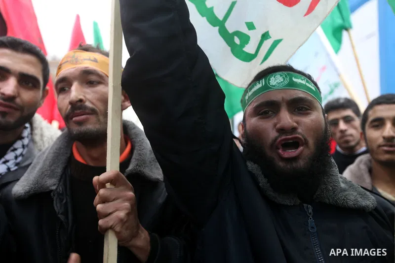 Palestinian demonstrators take part in a protest calling for the release of Palestinian prisoners from Israeli jails in Gaza city, December 26, 2012. Photo by Majdi Fathi