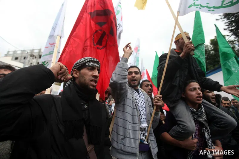 Palestinian demonstrators take part in a protest calling for the release of Palestinian prisoners from Israeli jails in Gaza city, December 26, 2012. Photo by Majdi Fathi