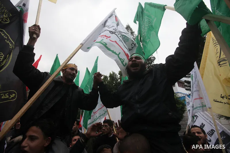 Palestinian demonstrators take part in a protest calling for the release of Palestinian prisoners from Israeli jails in Gaza city, December 26, 2012. Photo by Majdi Fathi
