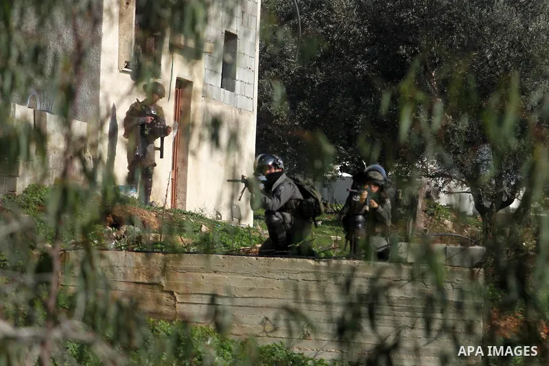 Israeli security officers shoot at Palestinian stone-throwers during clashes at a protest against Jewish settlements, in the West Bank village of Nabi Saleh, near Ramallah December 28, 2012. Photo by Issam Rimawi
