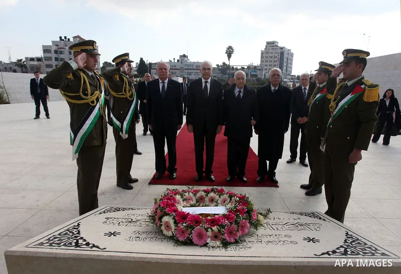 Arab League Secretary-General Nabil Elaraby, and Egyptian foreign Minister Mohamed Kamel Amr, lay a wreath at the tomb of late leader Yasser Arafat during during an arrival ceremony in the West Bank city of Ramallah, Dec...