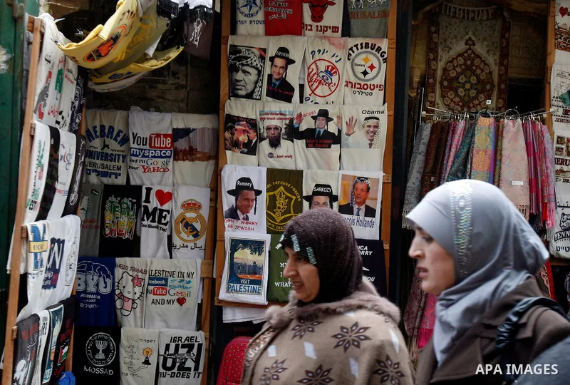 Palestinians shop at the market in Jerusalem's old city on December 29, 2012. Photo by Mahfouz Abu Turk
