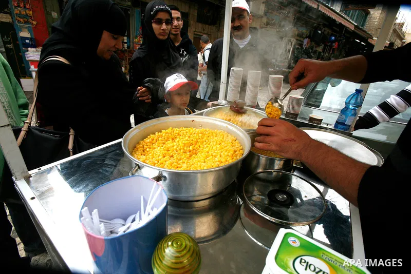Palestinian vendor sells Corn at the market in Jerusalem's old city on December 29, 2012. Photo by Mahfouz Abu Turk