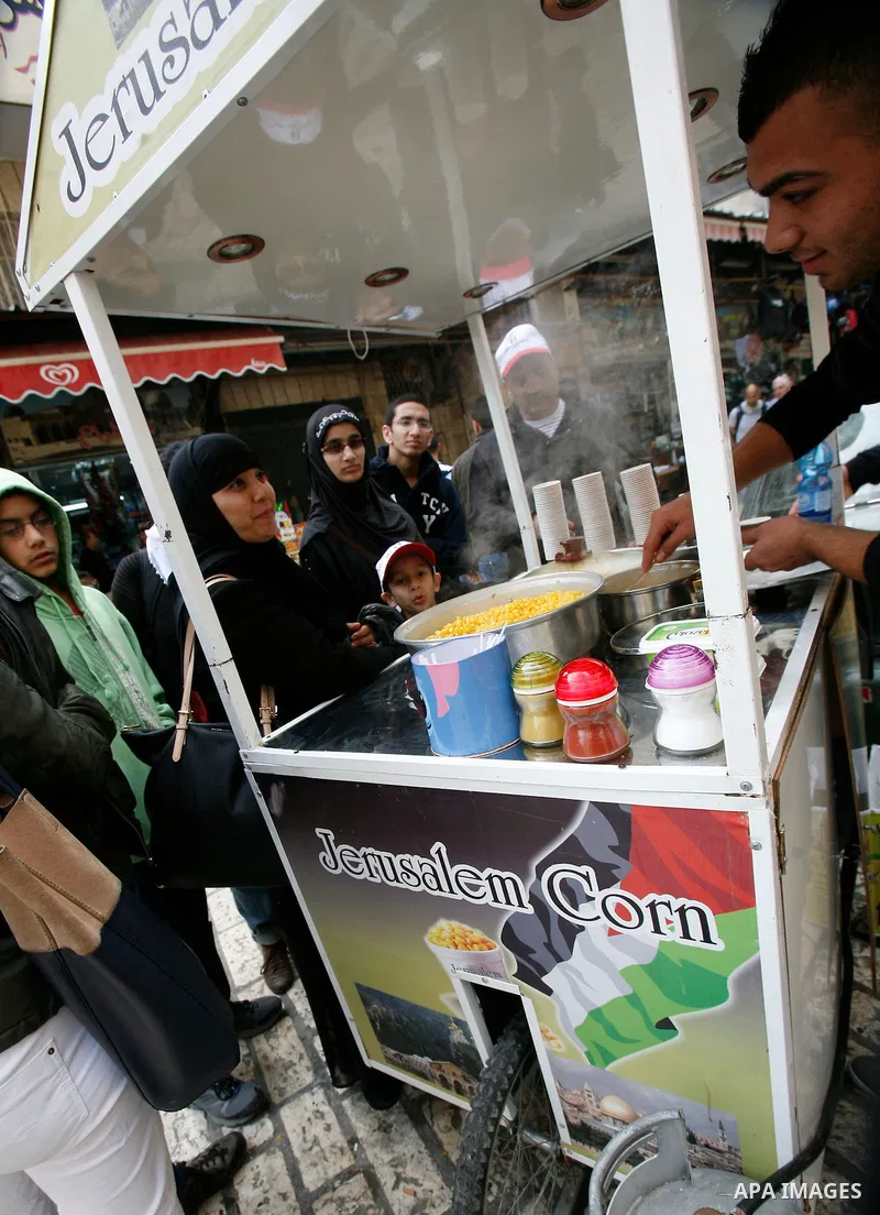 Palestinian vendor sells Corn at the market in Jerusalem's old city on December 29, 2012. Photo by Mahfouz Abu Turk