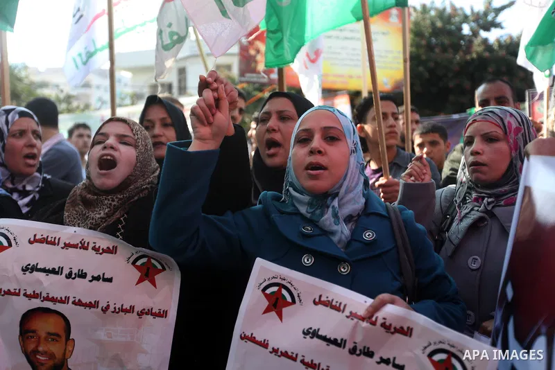 Palestinian demonstrators take part in a protest calling for the release of Palestinian prisoners from Israeli jails in Gaza city, December 30, 2012. Photo by Majdi Fathi