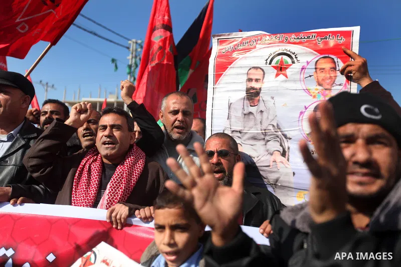 Palestinian demonstrators take part in a protest calling for the release of Palestinian prisoners from Israeli jails in Gaza city, December 30, 2012. Photo by Majdi Fathi