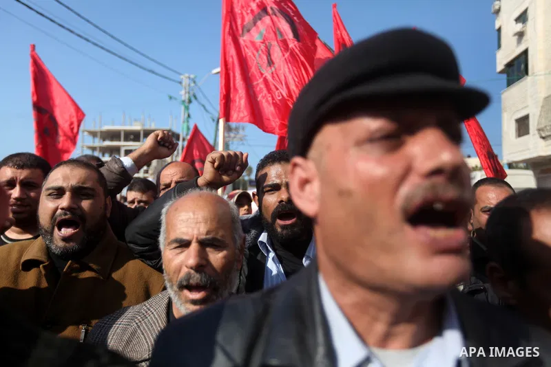 Palestinian demonstrators take part in a protest calling for the release of Palestinian prisoners from Israeli jails in Gaza city, December 30, 2012. Photo by Majdi Fathi